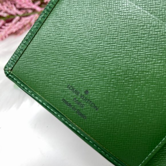 033 Louis Vuitton Green Epi Leather  Checkbook Wallet CA0928 - Picture 6 of 11